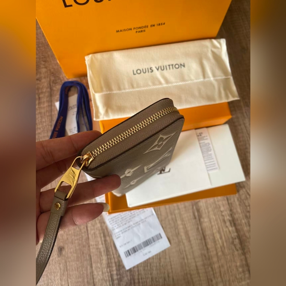 Louis Vuitton Monogram Zippy Wallet - Picture 3 of 9